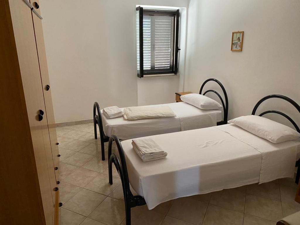 Casa Vacanze Foce Varano Appartement Buitenkant foto