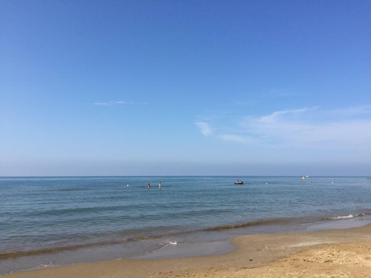 Casa Vacanze Foce Varano Appartement Buitenkant foto