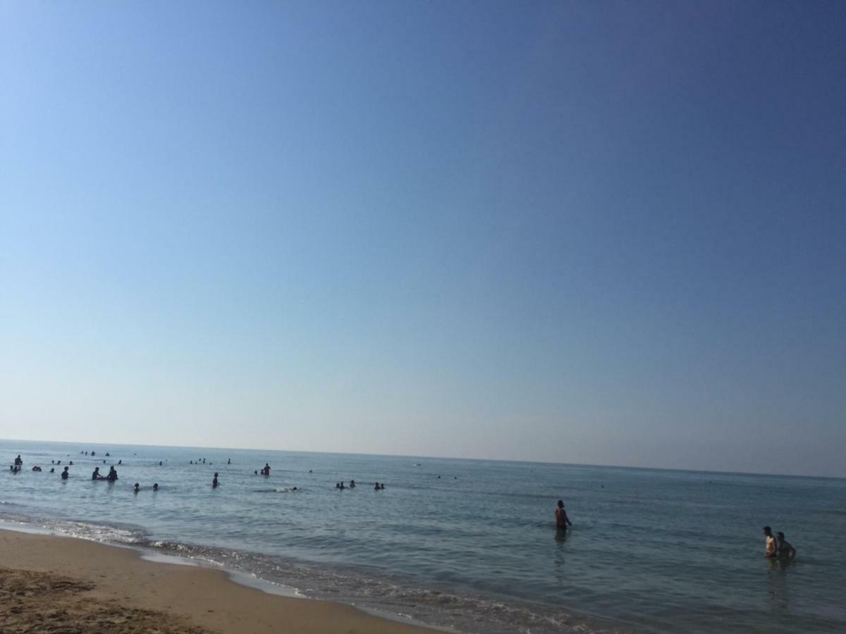 Casa Vacanze Foce Varano Appartement Buitenkant foto
